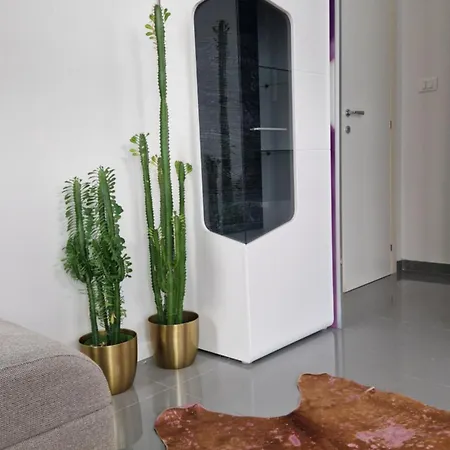 Karlo 2 Apartment Split