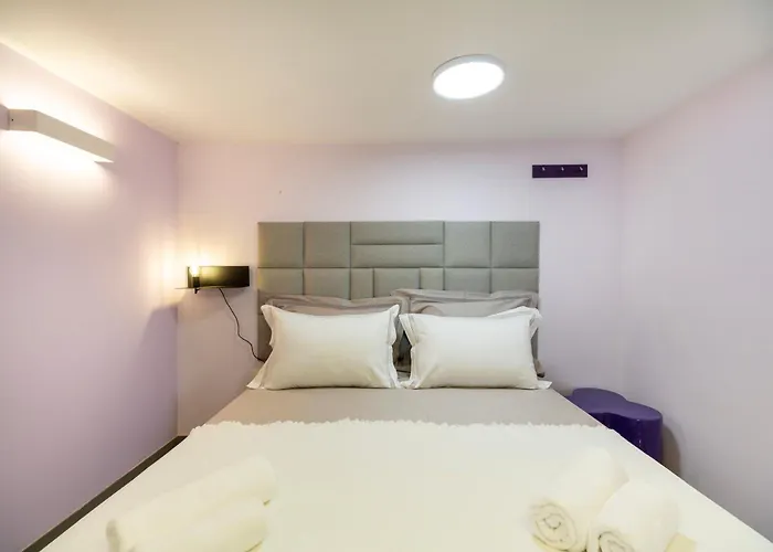 Beautiful New Studio Near Center * Split